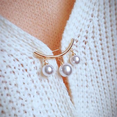 China New Product Fashionable Practical Anti-glare Korean Creative Pin Brooch Pearl Pin Customization Korean Necklace Pin for sale