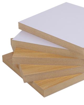 China Decoration Linyi Factory MDF Moisture Proof Sheet Good Quality Density Fiberboard Melamine MDF Middle Price for sale