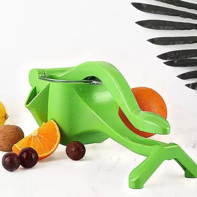 China Viable Customized Latest Price 2022 Cheap Hanging Kitchen Gadgets Accessories Portable Lemon Lime Orange Juice Squeezer For Gift for sale