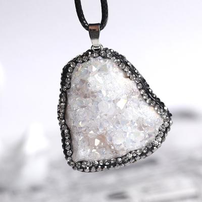 China Japan Crystal Pendant Irregular Purely Natural Crystal Electroplate Raw Crystal Pendant for sale