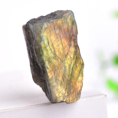 China Natural Irregular Mineral Rock Specimen Labradorite Africa Crystals Home Decor Collect for sale