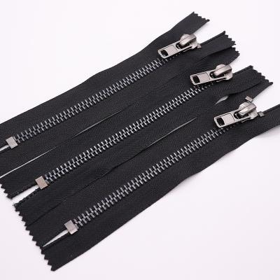 China 8# End End Durable Metal Zippers Preformed Chunky Metal Zipper For Wadded Jacket Fancy for sale