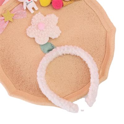 China Fashionable Hair Band Velvet Flower Headband Gifts For New Year Hair Band Autumn And Winter Headwear for sale