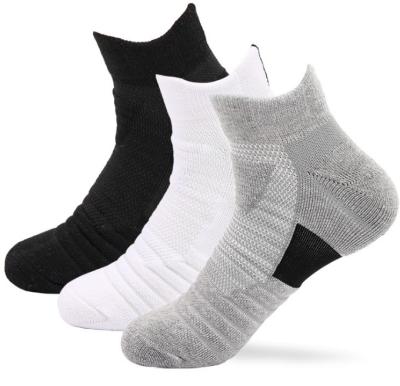 China Antibacterial Outdoor Antibacterial Men's Sports Sock Breathable Mesh Terry Mesh Socks Elite Short Running Custom Sock for sale