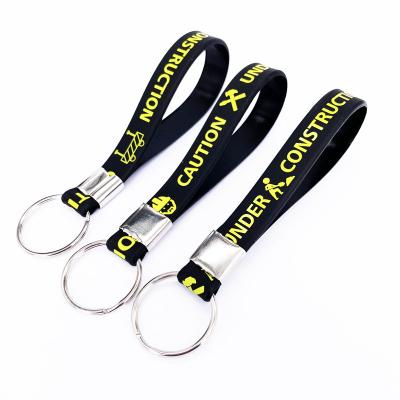 China Custom Bulk Logo Printing Engraved Rubber Band Silicone Key Chain Wristband Rubber Key Chain With Keychain Promotional Wristbands for sale