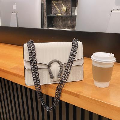 China New fashion luxury Korean version women's fashion online red shoulder bag motion detection bag2022 four seasons messenger chain small square bag for sale