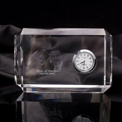 China Europe laser 3d table clock high quality crystal souvenir wedding favors crystal gifts for sale