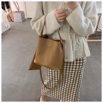 China 2022 New and Fresh Simple Lady Simple Handbsag Shoulder Fashion Popular Women's Bag Messenger Bucket Bag Women Handbags for sale