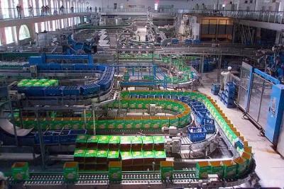 China Linha de produção de garrafas de cerveja de vidro de 500 ml Equipamento de embalagem 18000BPH à venda