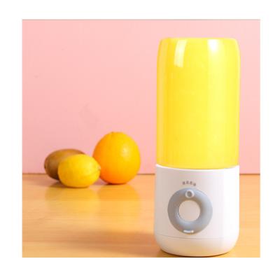 China Mini Car Hand Beauty Food Blenders Sugarcane Juicer USB Rechargeable Machine Portable Fruit Juicer Blenders for sale