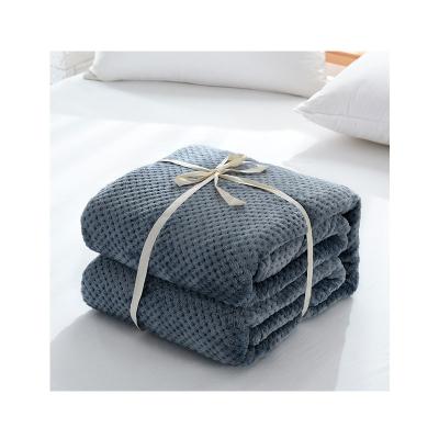 China Anti-Static Wedding Pillow Set Blanket Heart Synthetic Microflanel Bed Blanket for sale