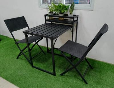 Chine Tableau de pliage de jardin et verre trempé en acier en plastique des chaises 5mm avec le support de fleur à vendre