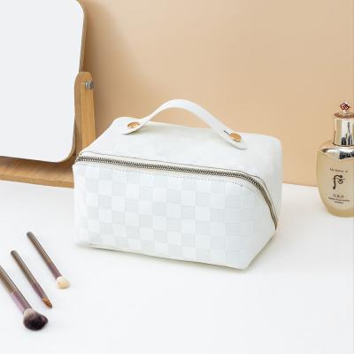 China Lady Customized logo, large capacity portable makeup bag, travel makeup organizer makeup bag, student makeup bag for sale