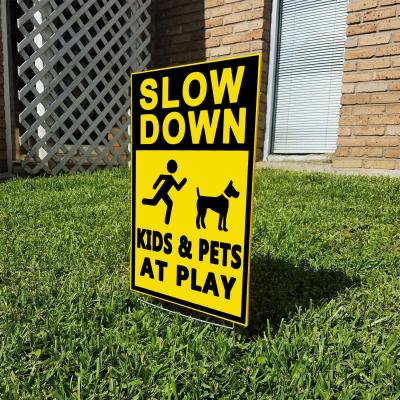 China ZMPACKING Eco - Friendly 18X24 Slow Down Sign , Yard Sign Custom Lawn Sign With Stakes for sale