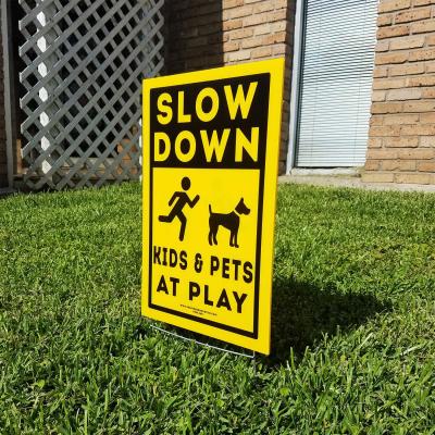 China ZMPACKING 118X24 Eco-Friendly Custom Printed Yard Signs Double Sided Slow Down Kids And Pets At Play Yard Signs With Metal Stakes for sale