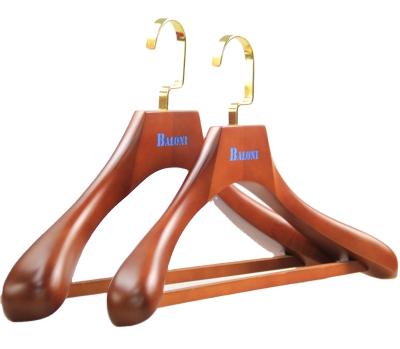 China YT 2020 Luxury And Durable Luxury Brown Walnut Beech Wooden Suits Cloth Hanger With Trouser Bar And Custom Logo for sale