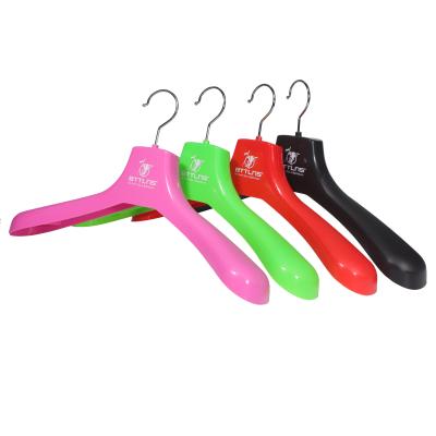 China CLASSIC colorful wide shoulder hanger plastic suits and fur coat hanger for sale