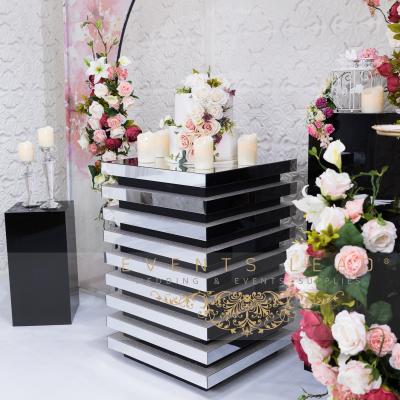 China Newest Design Shiny Silver NAIRA Cake Table Flexible To Wedding Acrylic Cake Table for sale