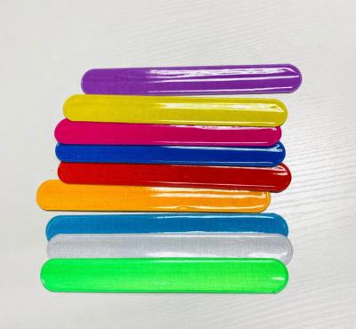 China EN13356 Plastic Reflective Snap Wrap Wrist Reflector Slap Wristband for sale