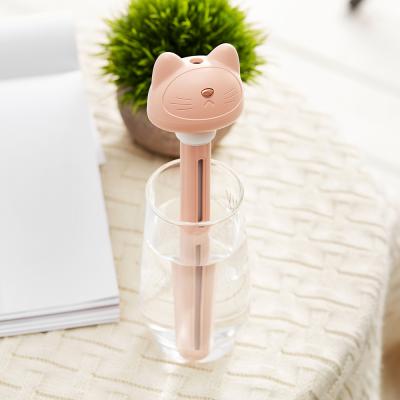 China Mini Lovely Portable Wireless Mini Humidifier Chargeable Travel Atomizer Spray Vaporizer Cotton Filter Humidifier Bottle DQ105 for sale