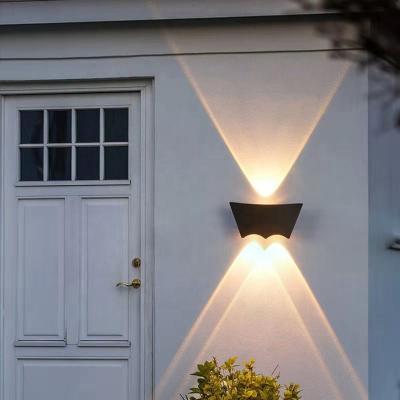 China Modern Hot Sale 2022 Black Package Wall Light Outdoor Restaurant 3 Led Corner Wall Light for sale