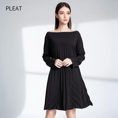 China Anti-Wrinkle ODM Spring Women Long Strapless Dress And Strapless Long Sleeves One Shoulder Casual Pleated Dress for sale