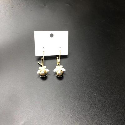 China Simplicity Selling Small Laser White Flower Earrings Wholesale Retro Costume Jewelry To Tarnish Gold Free Earrings for sale