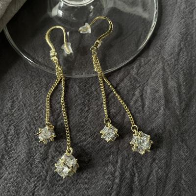 China High Quality Environmental Friendly Triple Pearl Earrings Dangling Earring Jewelry Vintage Earrings for sale