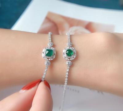 China Wholesale Jewelry Romantic Emerald Round Pendant Glitter Adjustable Crystal Bracelet Women for sale