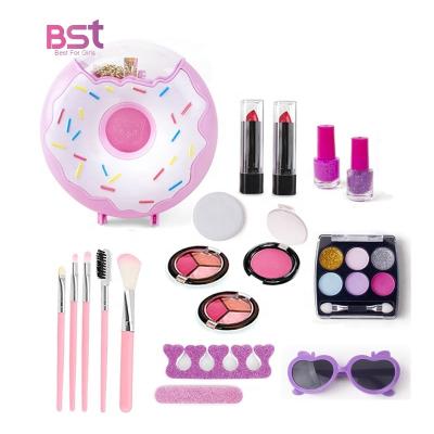 China Eco-friendly non-toxic washable pretend play makeup kit for little girls with cosmetic bag girls makeup tToy for sale