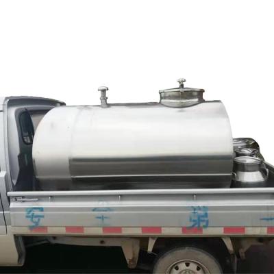 China Liquid food SUS304 Horizontal Transport fresh milk 200 gallon water holding tank for sale