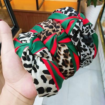 China Fashion retro leopard print knotted headband fashion new border face hair wash accessories for women for sale