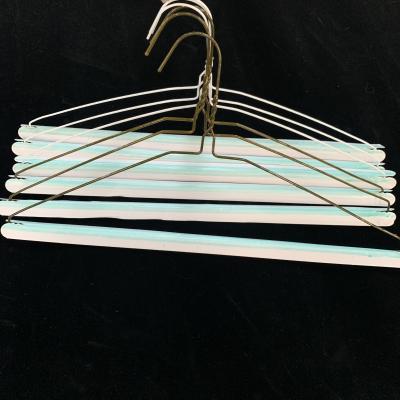 China Powder Coated White Wire Hangers 16 Inch / 40.5cm Hanger Size Carbon Steel Wire for sale