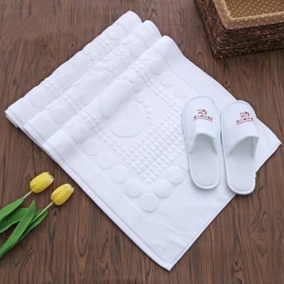 China Sustainable Custom Luxury 100% Cotton Absorbent And Non Slip Bath Mat for sale