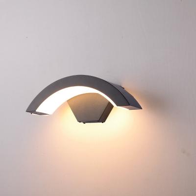 China LED Human Body Induction Wall Lamp Modern Waterproof Simple Creative Outdoor Moon Shaped Wall Lamp Courtyard Balcony for sale