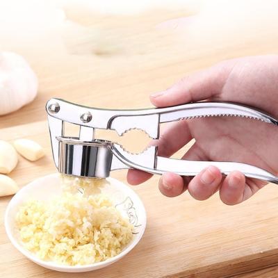 China Viable Kitchen Instruments Pressed Garlic Cleaver Presser Metal Stainless Steel Garlic Press Garlic Crusher for sale