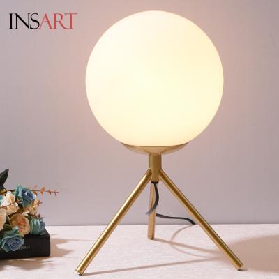 China Simple Design Modern Home Decorative Glass Shade Modern Small Led Table Lamp for sale