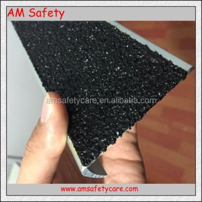 China Black Abrasive Stairs Mineral Grits Anti Slip Corundum Stair Smell for sale