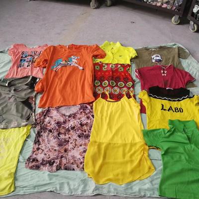 China Second-hand fashionable clothes used clothes summer ladies where used clothes T-shirt second-hand clothes for sale