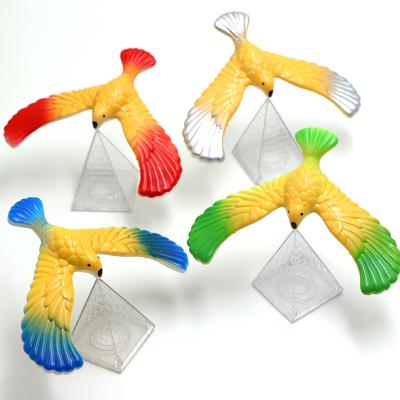 China Interesting Plastic Educational Tools Experimental Balancing Bird Plastic Educational Tools Model Toy for sale