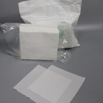 Chine essuie-glace de nettoyage de Cleanroom de 4*4 100pcs 110gPolyester Microfiber pour le panneau d'affichage à cristaux liquides à vendre