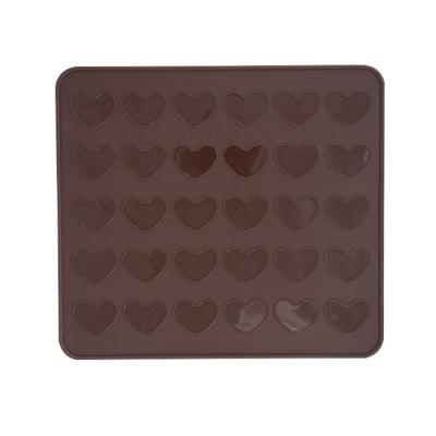 China Microwave Safe 30 Cavities Sustainable Heart Shape Chocolate Sheet Reusable Silicone Macaron Molding Baking Mat for sale