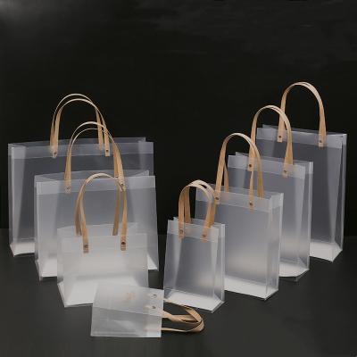 China Custom PVC Handled Make Up Transparent Bag Cosmetic Packaging Zipper Pouch Gold for sale