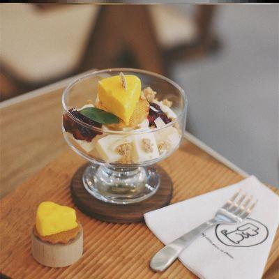 China Simple Smoothie Cup Dessert Ice Cream Bar Hotel Supplies Restaurants Fashion Clear Glass Stocked Yogurt Bowl for sale