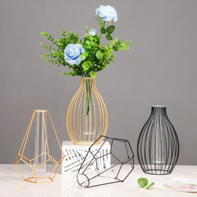 China Modern Hot Selling Metal Vases Metal Vases Retro Line Nordic Iron Ornament Hydroponic Home Decoration Vase Plant Stand Flower Vase for sale