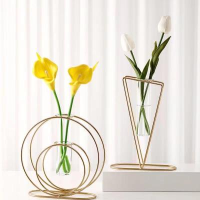 China Hot Home Decor Minimalist Metal Iron Flower Stand Amazon Sale Hydroponics Floor Vase Nordic Modern Metal Wire Flower Vase for sale