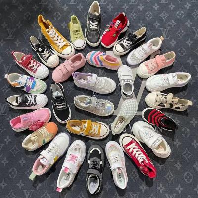 China Fashion trend hot sale unisex running shoes wholesale mixed style kids shoes cheap price running good quality shoes for sale