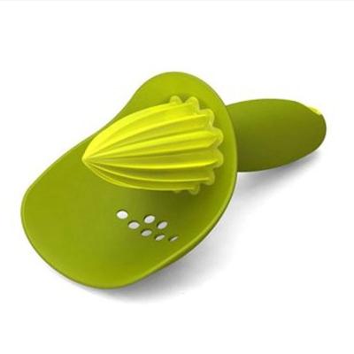 China Sustainable Creative Manual Fruit Lemon Squeezer Vegetable And Fruit Tools Kitchen Supplies for sale