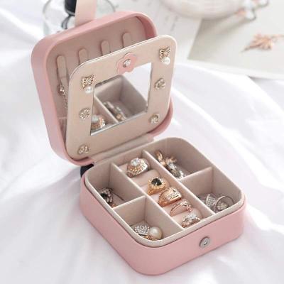 China Portable Travel Lady Fashion Necklace Pink Velvet Jewelry Pendant Storage Box for sale