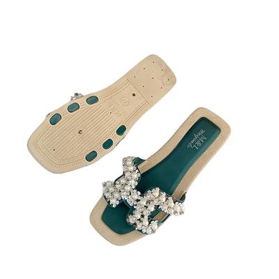 China 2021 Trend New Designer Women's Fashionable Fancy Pearl Slippers Summer CUSHIONING for sale